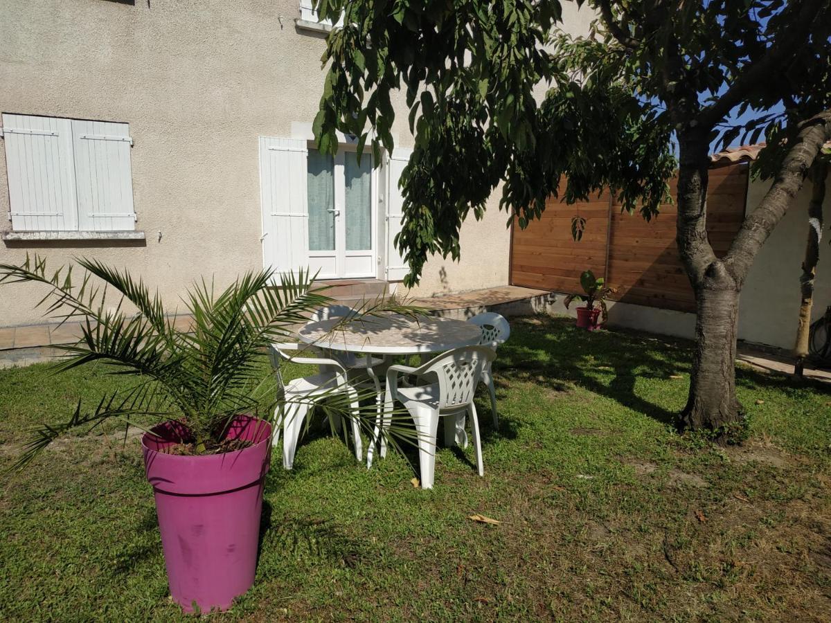 Appart 28m2 avec jardin et parking privés, chambre séparée Milhaud Extérieur photo